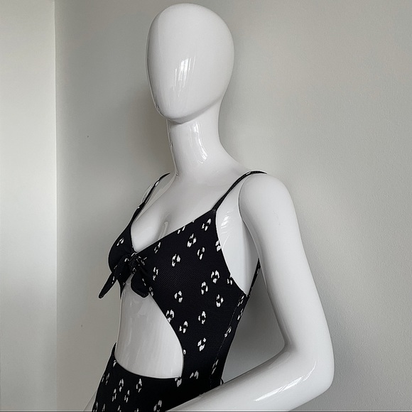 Eberjey One-Piece Swimsuit. Size S, Black, Textured - Picture 4 of 6